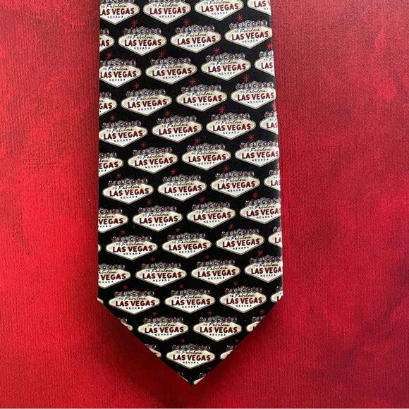 Las Vegas Signs on Black 100% Silk Tie by Museum Artifacts. Must have accessory! - Picture 5 of 6